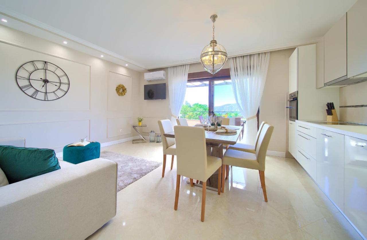 Luxury Apartments Villa Stina Pinezici  Exterior photo